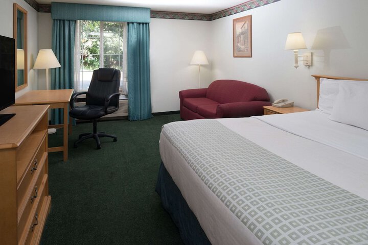 Room 40 of 63