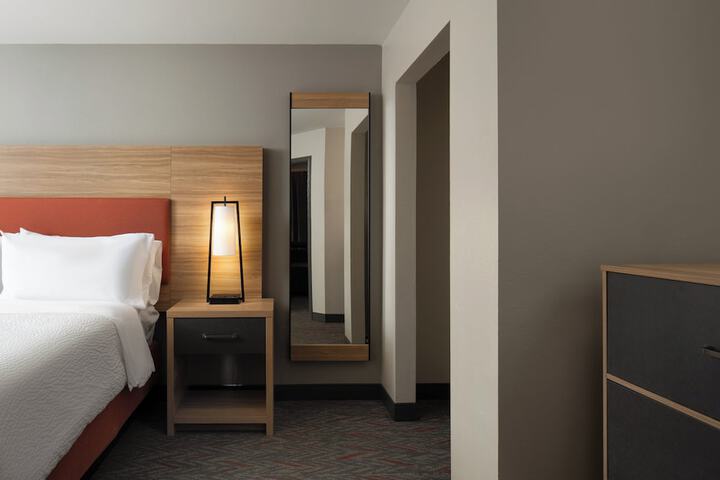 Room 17 of 28