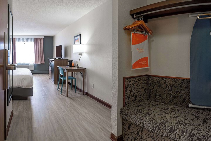 Room 52 of 60
