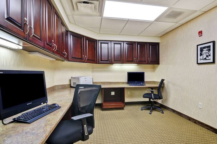 Business Center 44 of 45