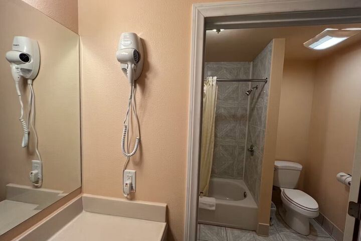 Room 25 of 61