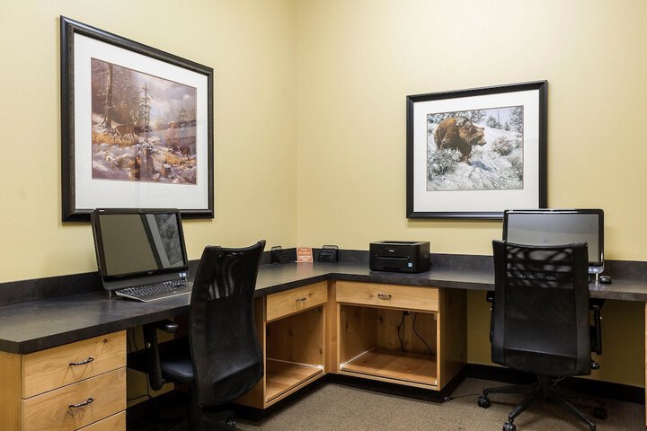 Business Center 43 of 44