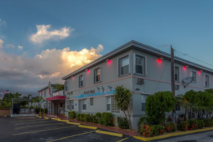 Hotel 5 of 72