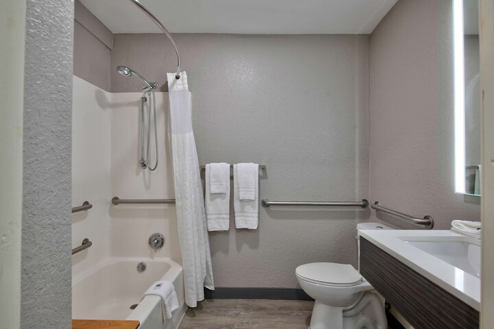 Room 14 of 34