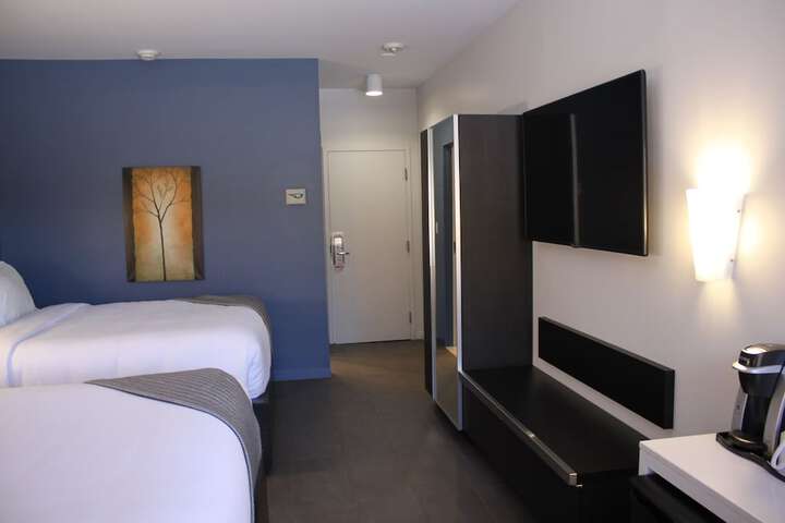 Room 44 of 49
