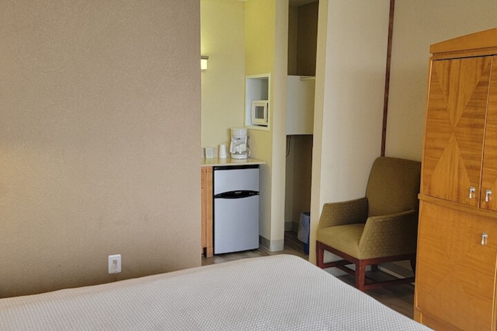 Room 32 of 43
