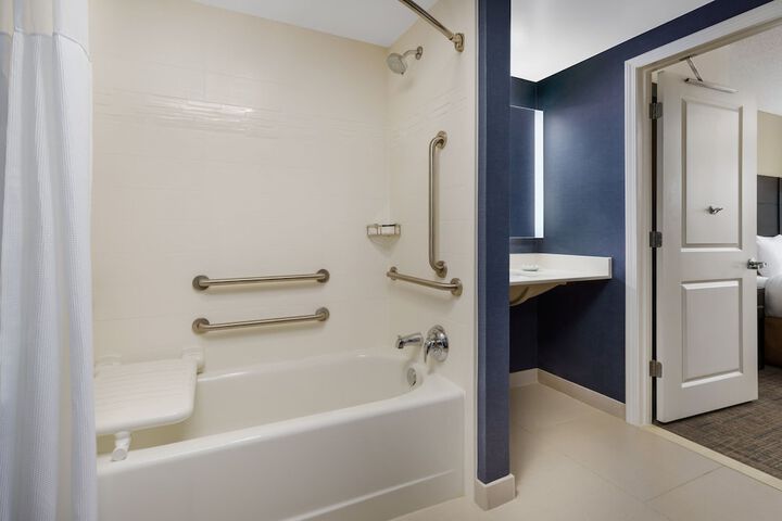 Room 12 of 25