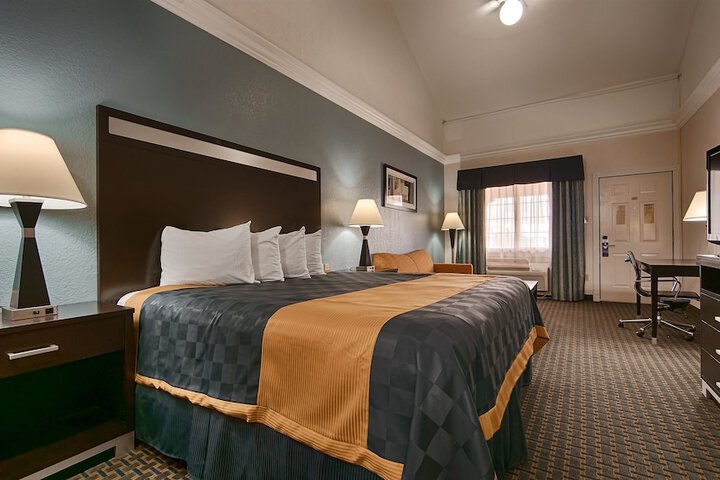 Room 11 of 26