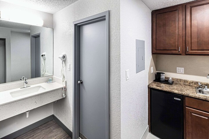 Room 21 of 32