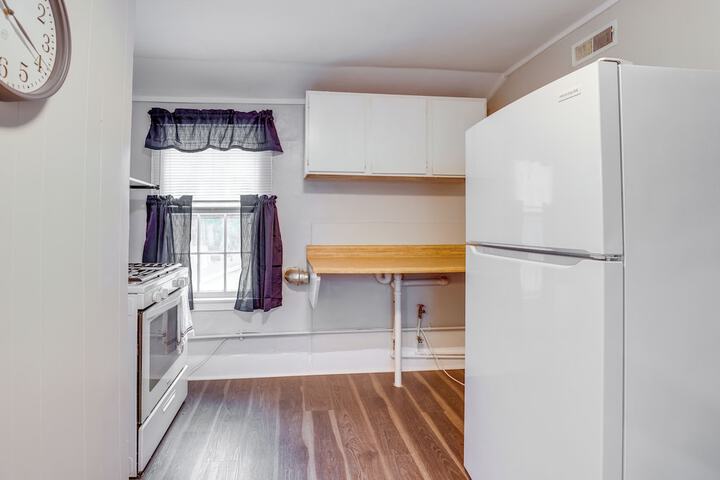 Pet-friendly Auburn Apartment w / Balcony!