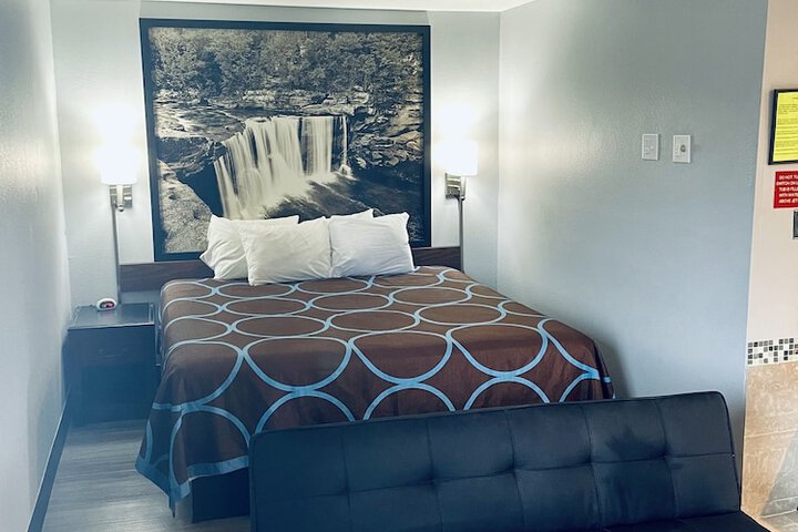 Room 16 of 24