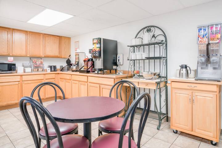 Super 8 by Wyndham Tomah Wisconsin
