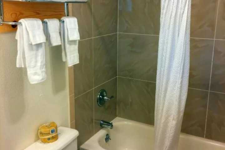 Silver Sands Motel