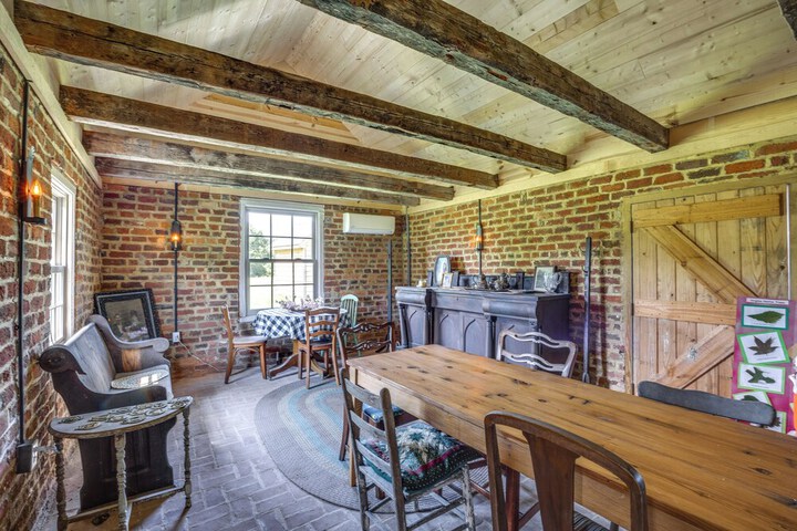 Terre Haute Manor Farmhouse w / Gardens & Deck!