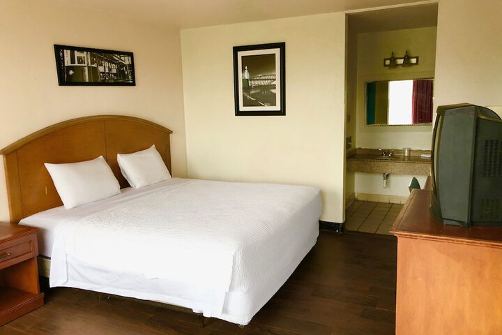 Room 11 of 18