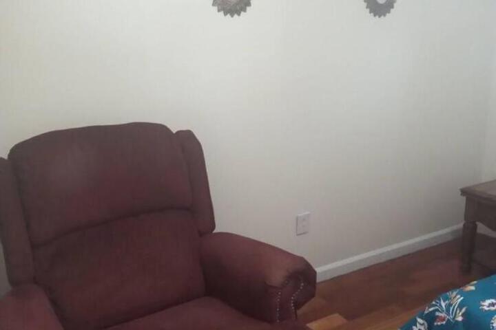 a nice one bedroom free parking