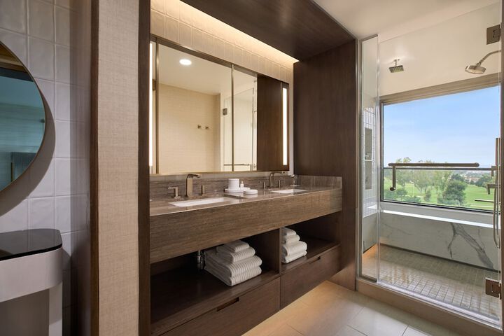 VEA Newport Beach a Marriott Resort & Spa