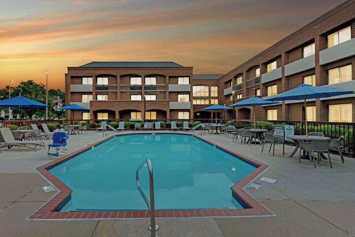 Pool 4 of 35