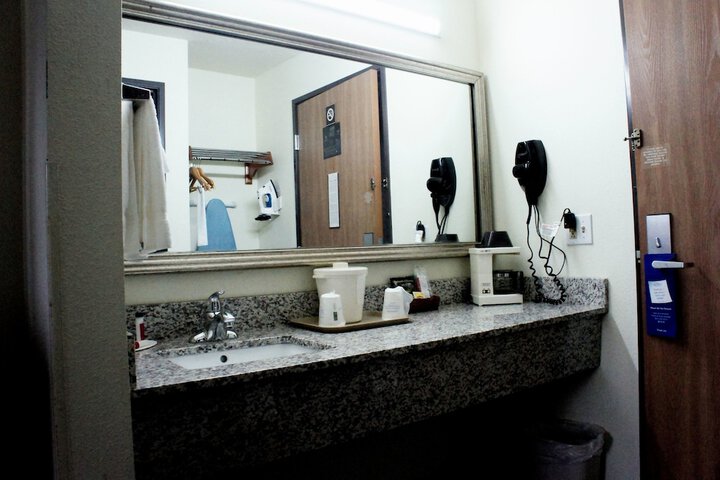 Room 16 of 25