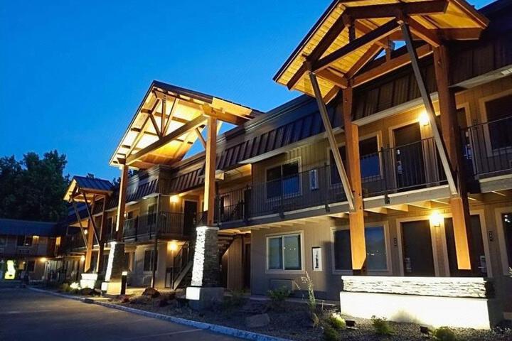 The Hotel Y