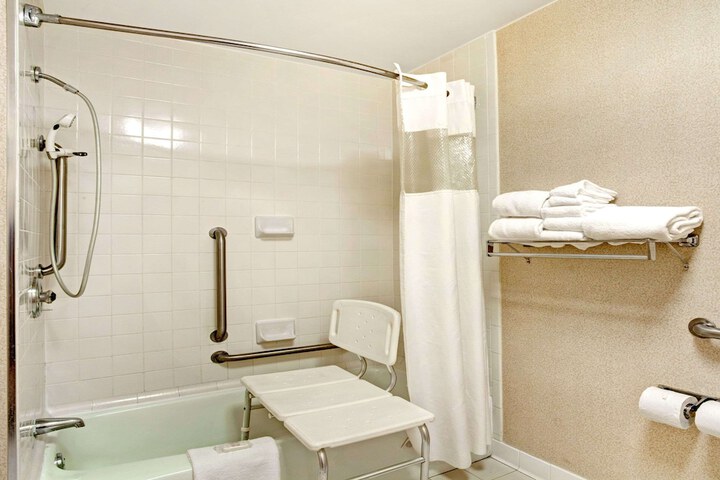 Room 6 of 16