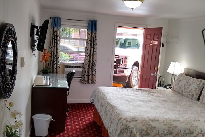 Holiday Motel