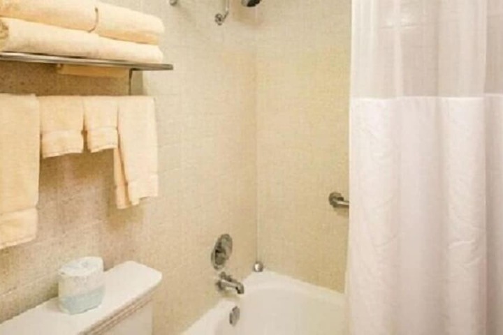 Hampton Inn & Suites Center