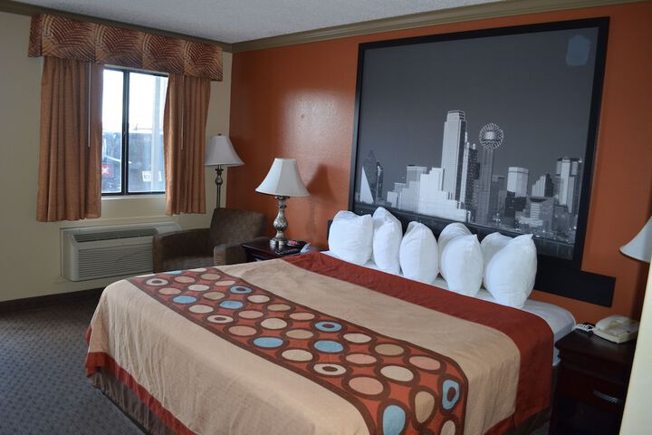 Room 7 of 16