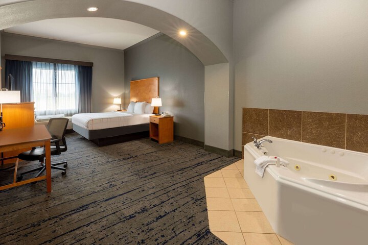 Room 11 of 26