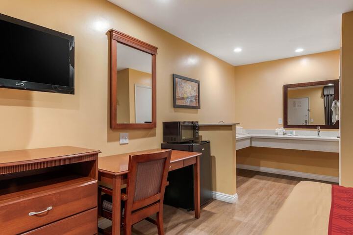 Room 15 of 32