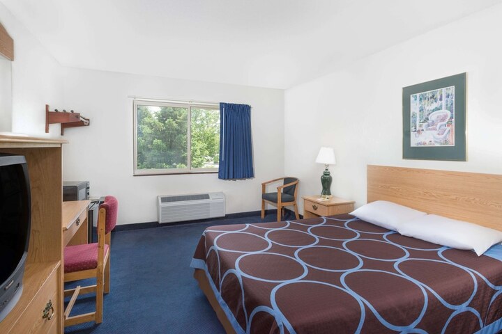 Room 6 of 21