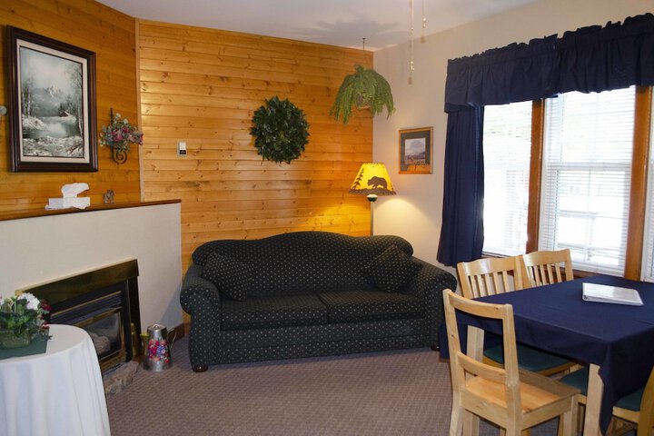 Crandell Mountain Lodge