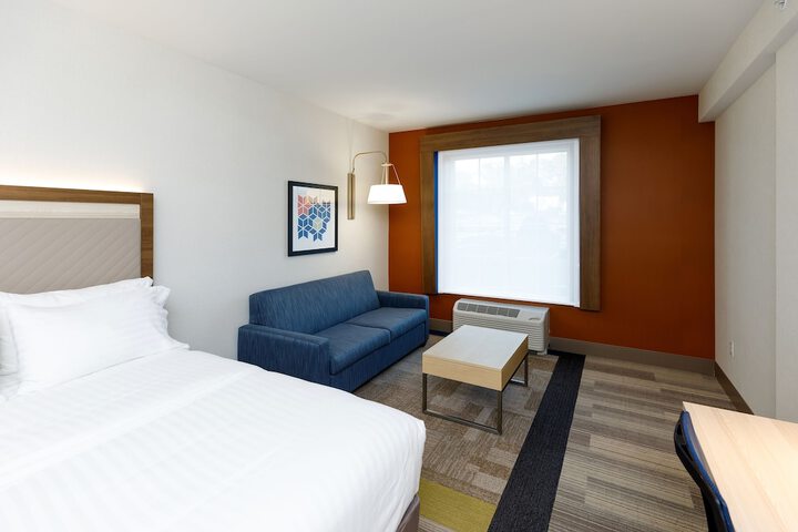 Holiday Inn Express & Suites Sturbridge by IHG