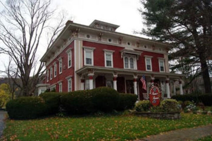 Monier Manor