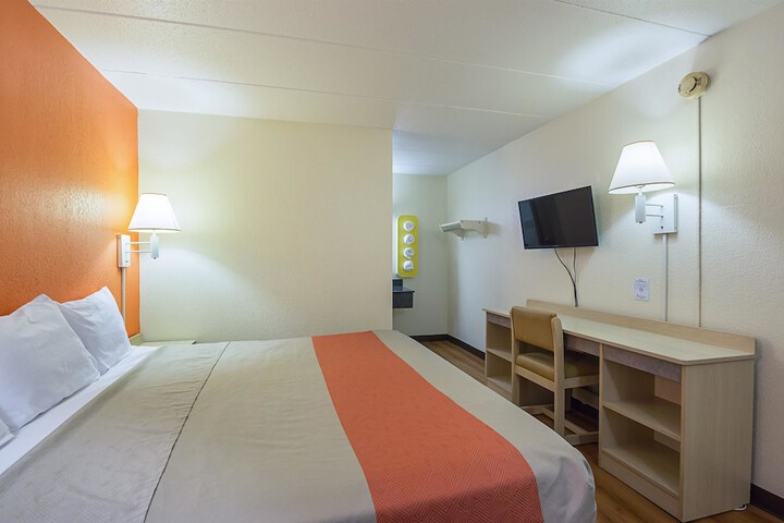 Room 10 of 49