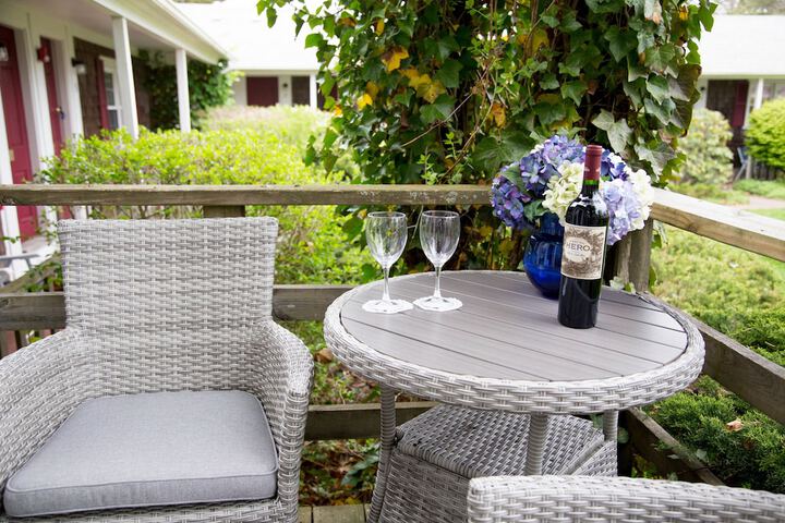 Allen Harbor Breeze Inn & Gardens