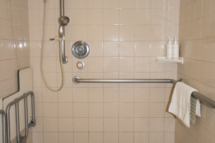 Room 33 of 67