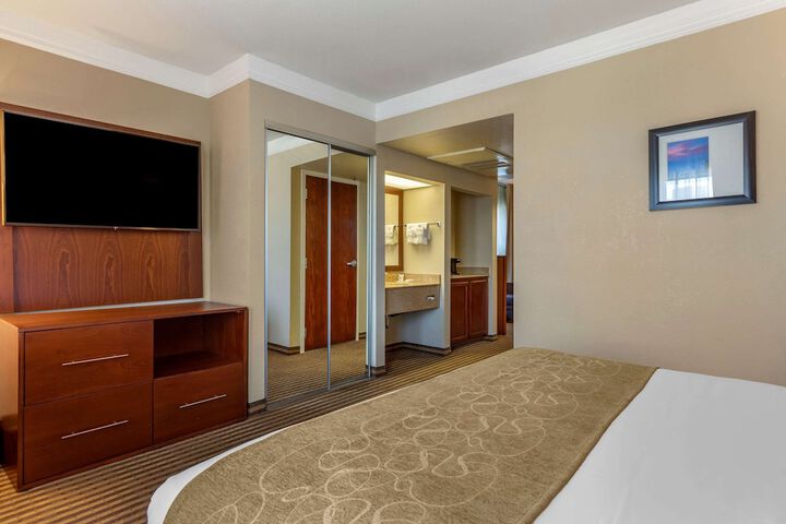 Room 8 of 30