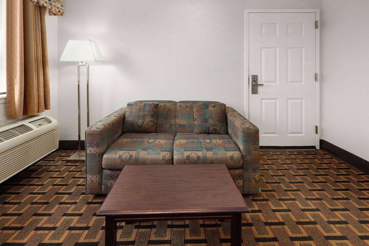 Room 31 of 40