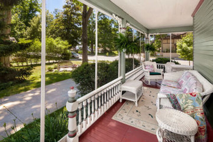 White Swan Inn Bed & Breakfast