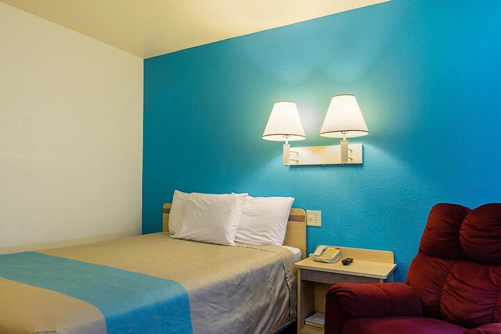 Room 22 of 33
