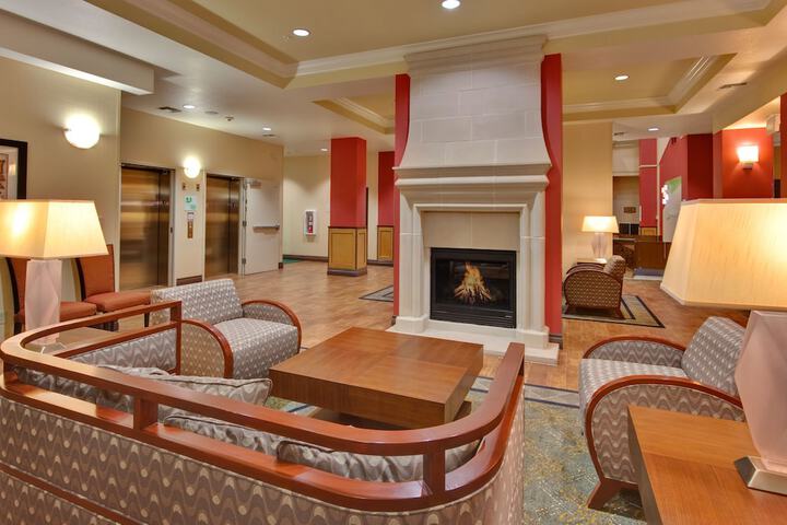 Holiday Inn & Suites Bakersfield by IHG