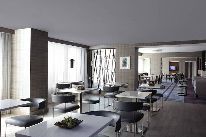 Lounge 60 of 73