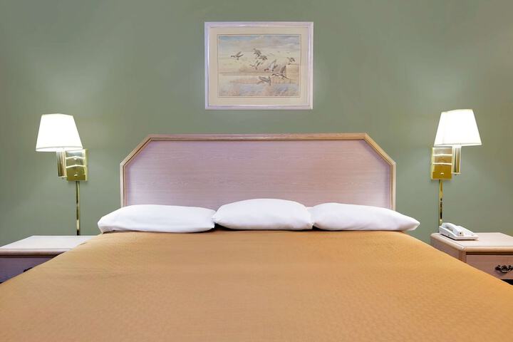Room 8 of 27
