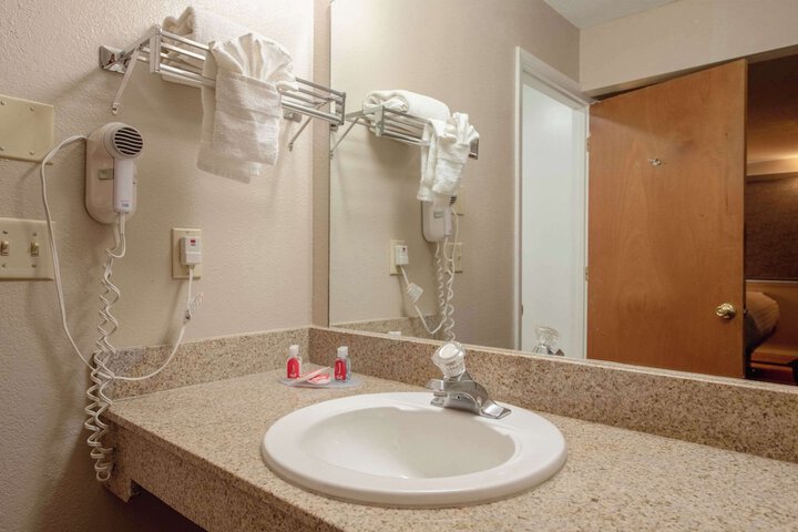 Room 34 of 52