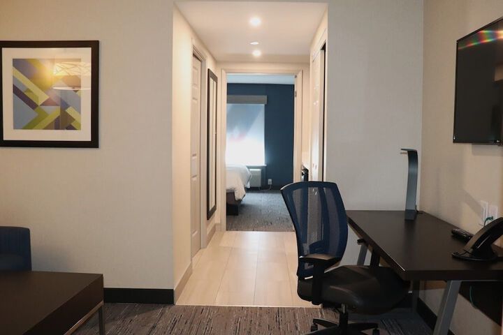 Holiday Inn Express & Suites Brampton by IHG