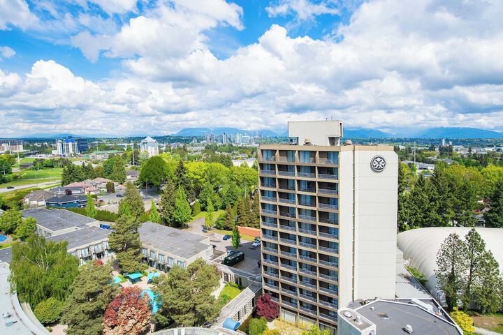 Sandman Signature Vancouver Airport Hotel & Resort