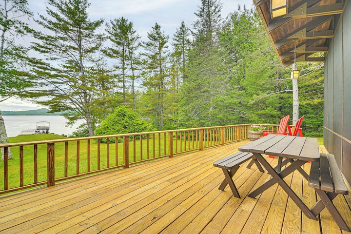 Lakefront Escape w / Deck & Kayaks in Lovell!