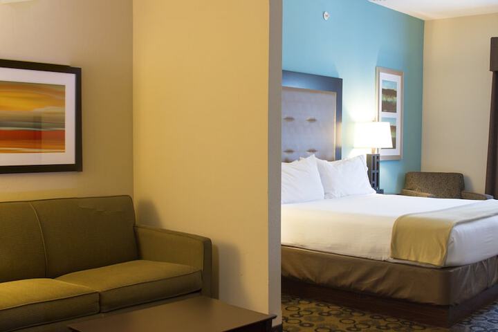 Holiday Inn Express Cleveland Northwest by IHG