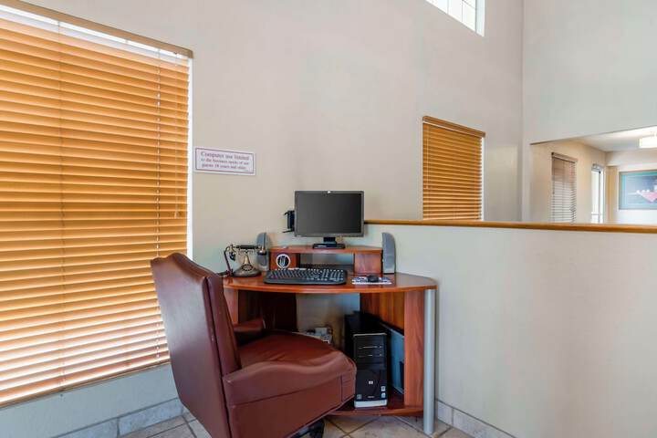 Business Center 25 of 25